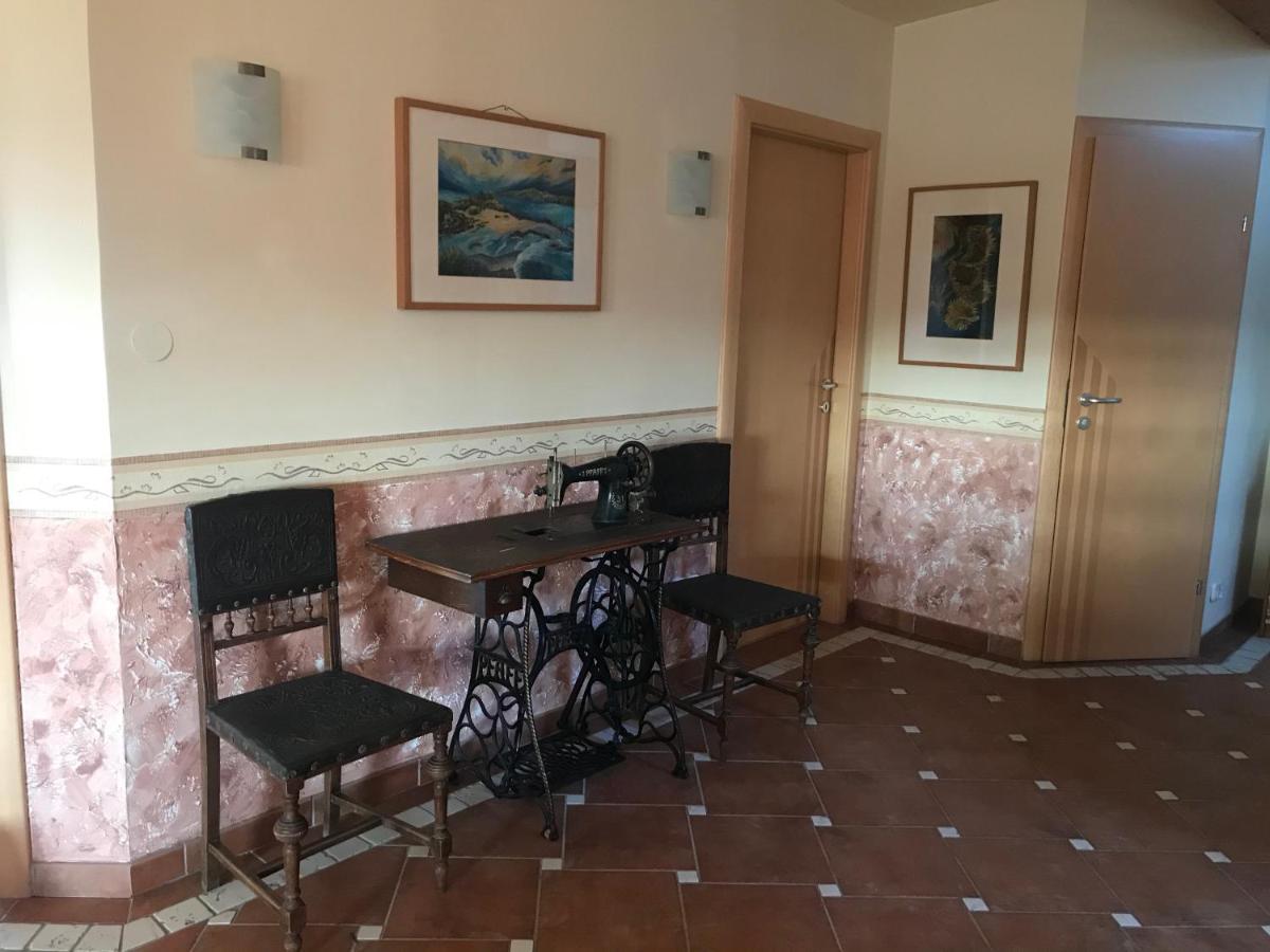 Helle, Offene Dachgeschosswohnung Mit Terrasse Oberloisdorf Exteriör bild