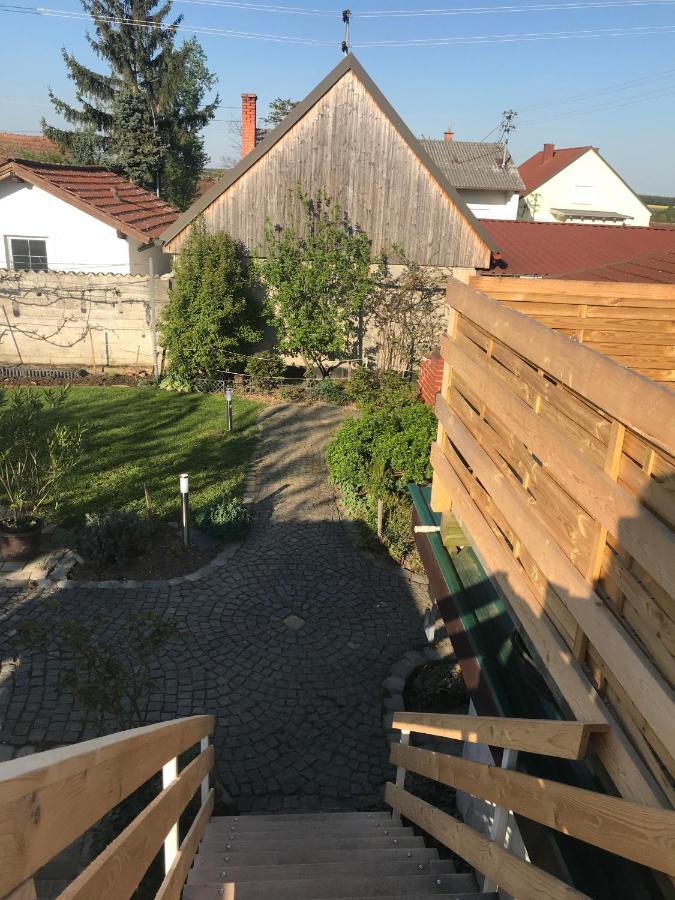 Helle, Offene Dachgeschosswohnung Mit Terrasse Oberloisdorf Exteriör bild
